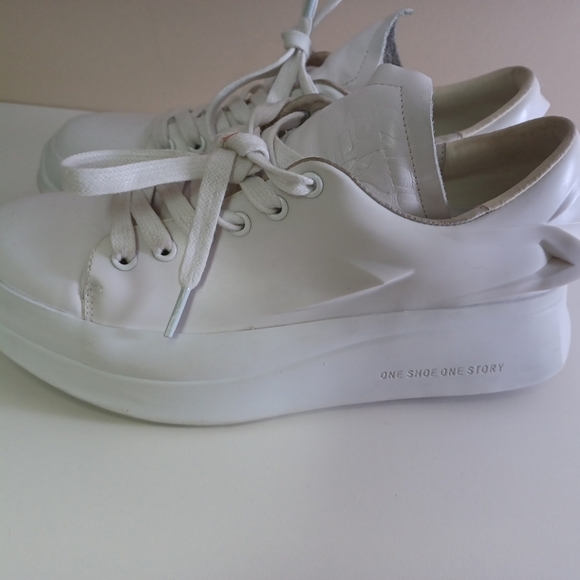 Banu One Shoe One Story 3D White Women Sneakers Sz 6.5 Futuristic READ - Picture 4 of 9